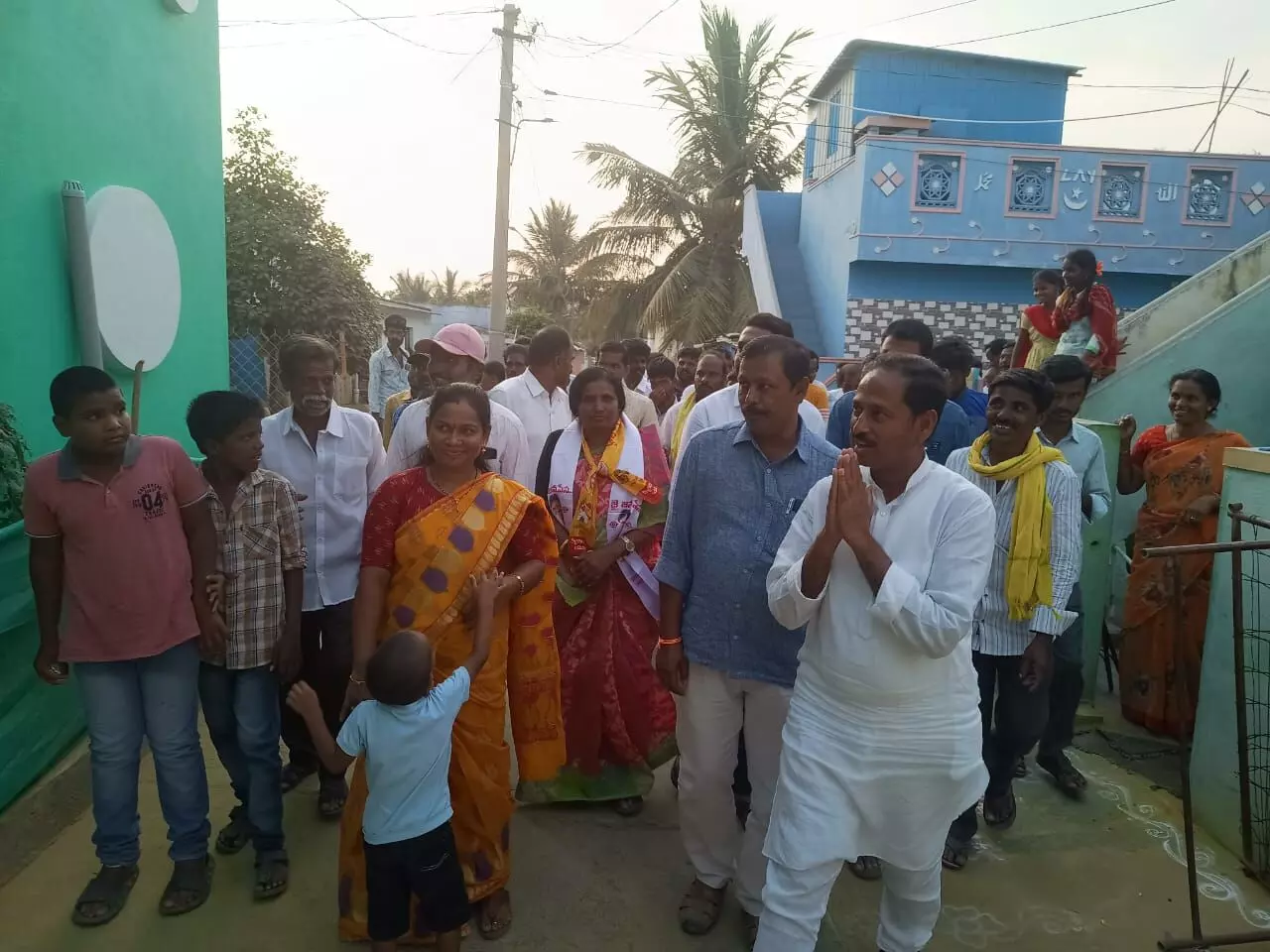 Residents of Nallacheruvu Mandal Welcome Kandikunta Venkataprasad During Election Campaign