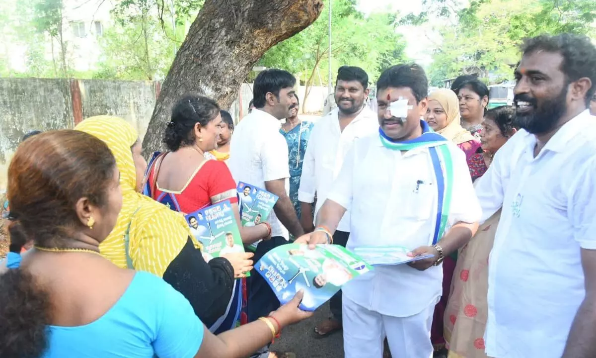 Vijayawada Central Candidate Vellampally Srinivas Campaigns in 28th Division Railway Colony
