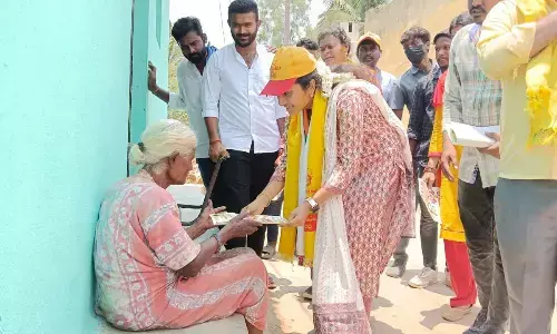 Palle Sindhura Reddy flays YS Jagan during election campaign in Puttaparthi