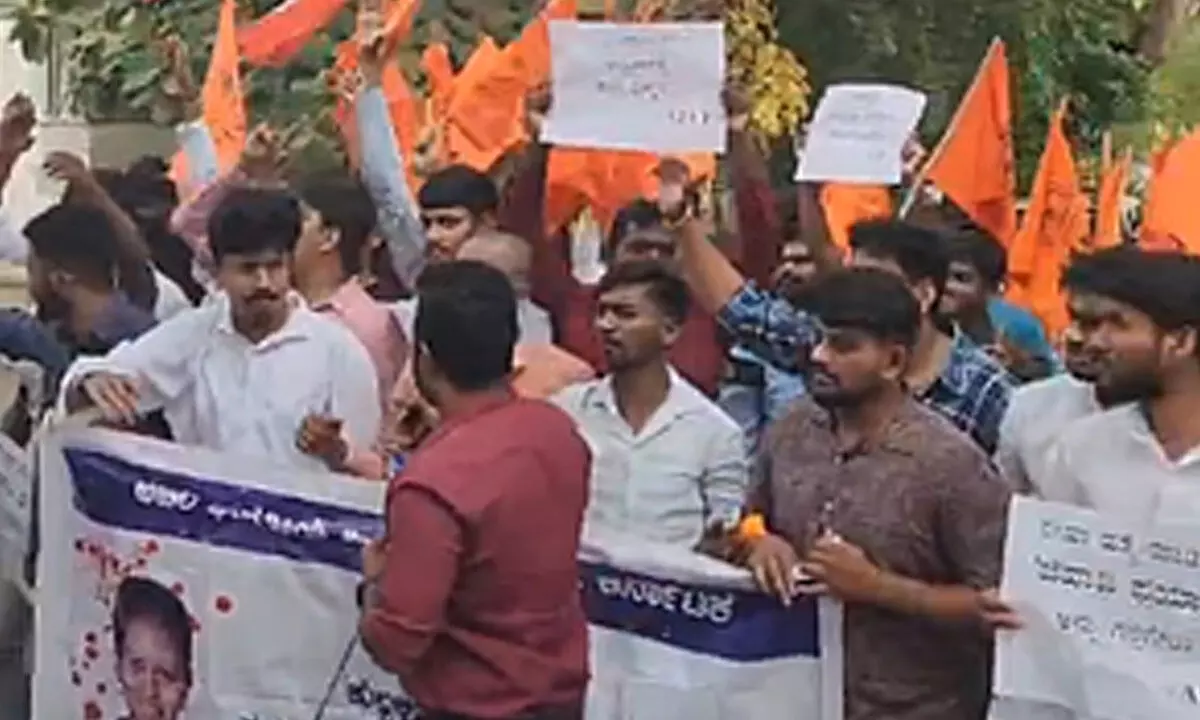 Protesters lay siege to K’taka HM’s residence demanding punishment for MCA student’s killer