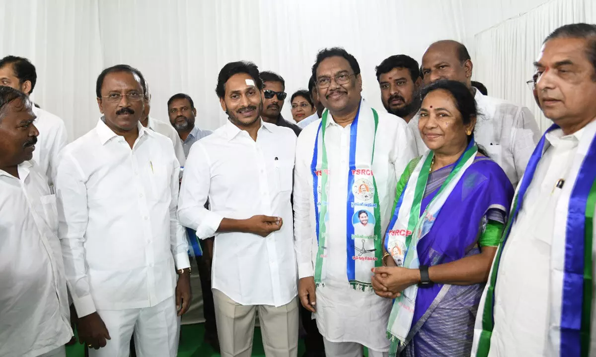 Senior TDP Leaders Join YSRCP in Anakapalli District During Chief Minister Y.S. Jagans Bus Tour