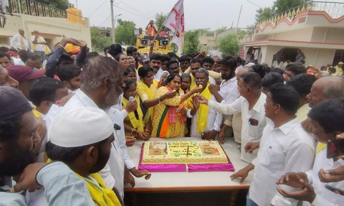 Penukonda MLA Candidate Savithamma Celebrates Naidus birthday