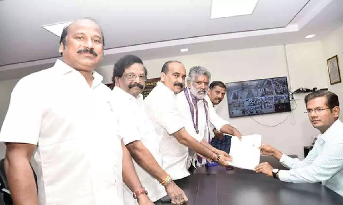 Ongole: Chevireddy Bhaskar Reddy, Minister Suresh & others file nominations
