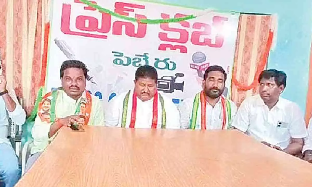 Wanaparthy: Don’t want BRS leaders in party, say Cong activists