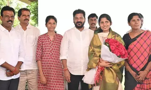 UPSC topper Donuru Ananya Reddy meets CM