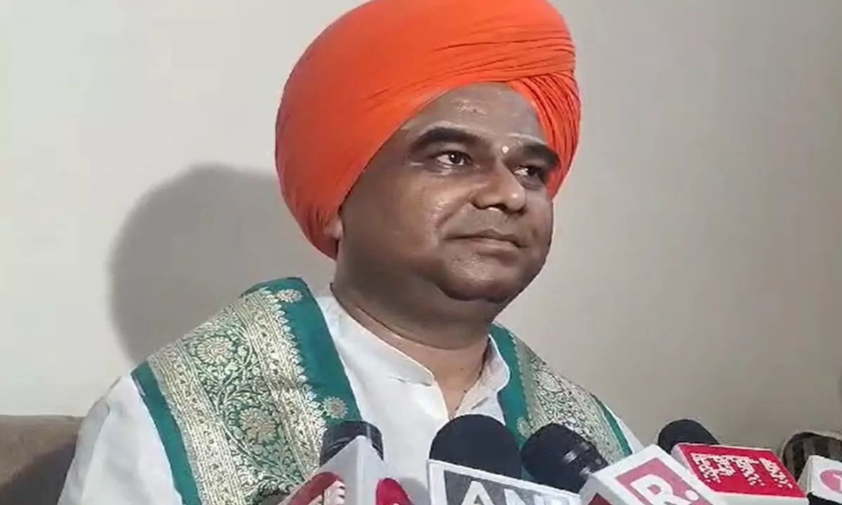 Ligayat Seer Dingaleshwar Swami Withdraws Lok Sabha Candidacy