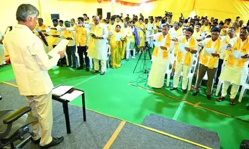 Jagan playing drama, lambasts Naidu