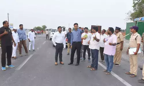 Collector Sivasankar Lotheti and joint collector A Syam Prasad inspecting check-post at Sirigiripadu on Sunday