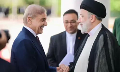 Desperate Pak PM fails to get support on Kashmir issue from Iranian President Raisi