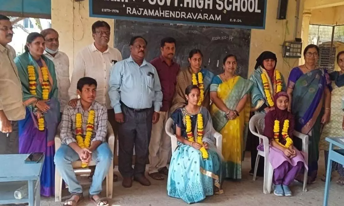 Rajamahendravaram: Students of govt, aided and municipal schools fare well
