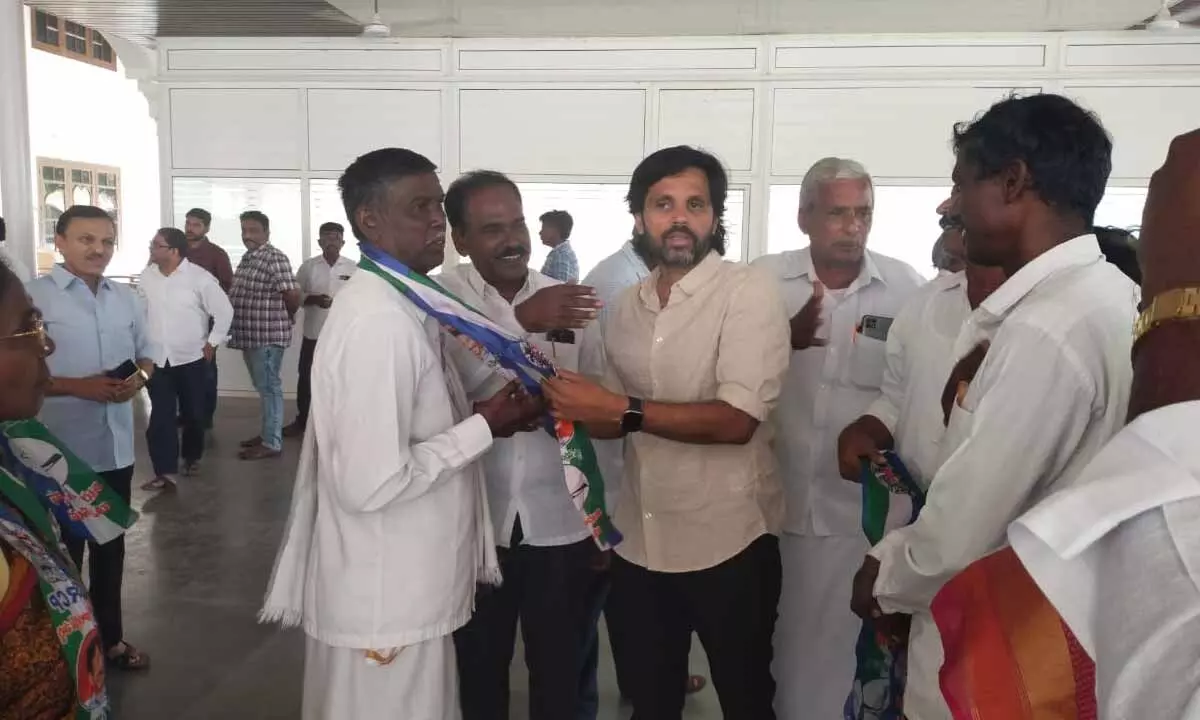 30 Families from Udayagiri SC Colony Join YCP in Presence of Abhinav Reddy
