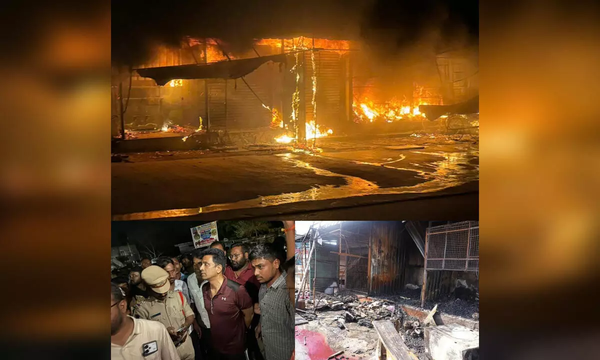 Huge fire accident.. Shops of street vendors burnt in the fire