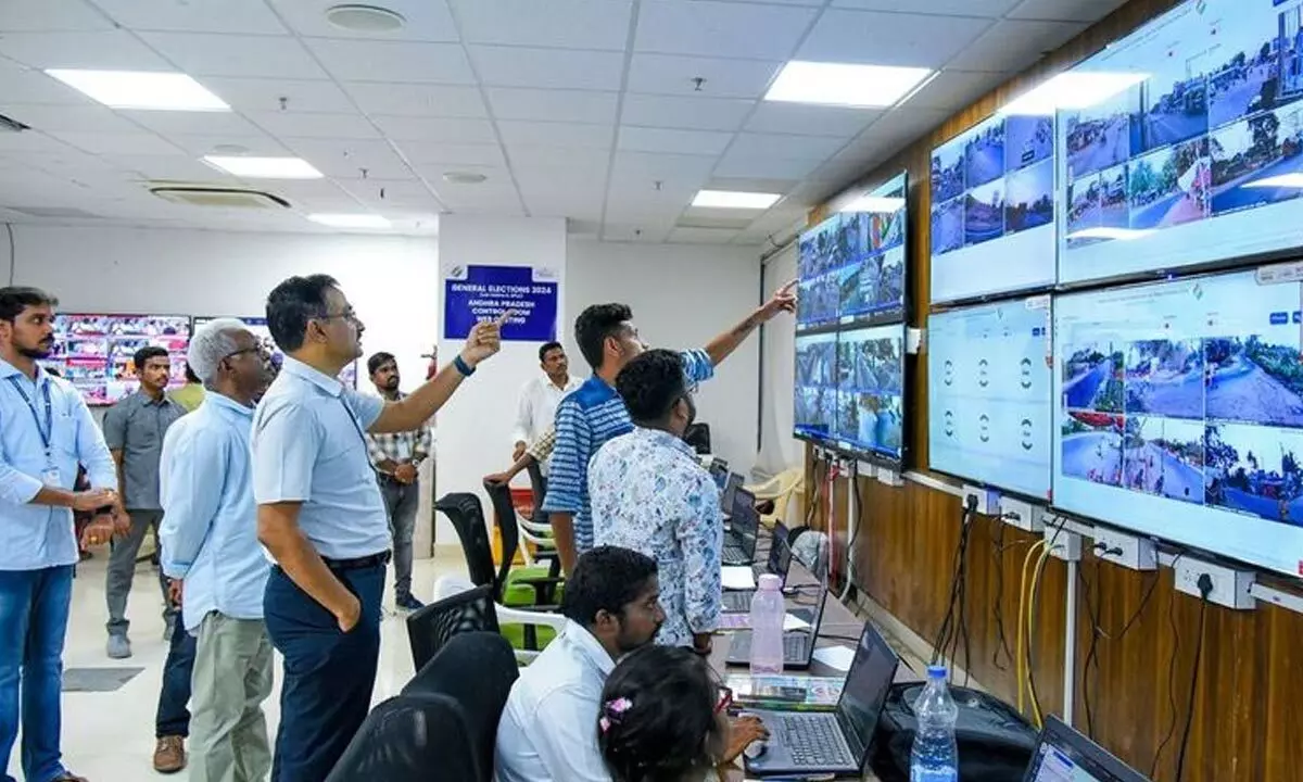 Chief Electoral Officer Mukesh Kumar Meena monitoring webcasting from Central Command Control at the Secretariat on Tuesday