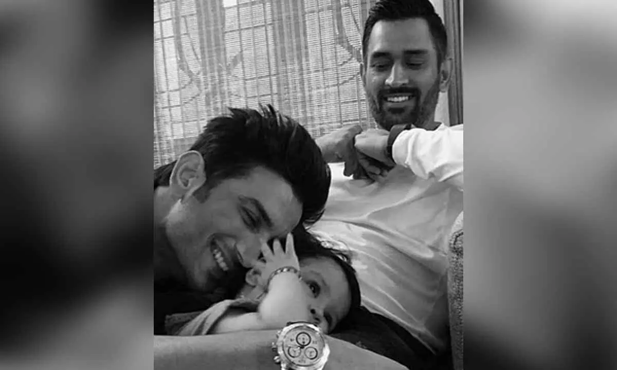Sushant Singh Rajputs pic with Dhoni and baby daughter goes viral, fans get emotional