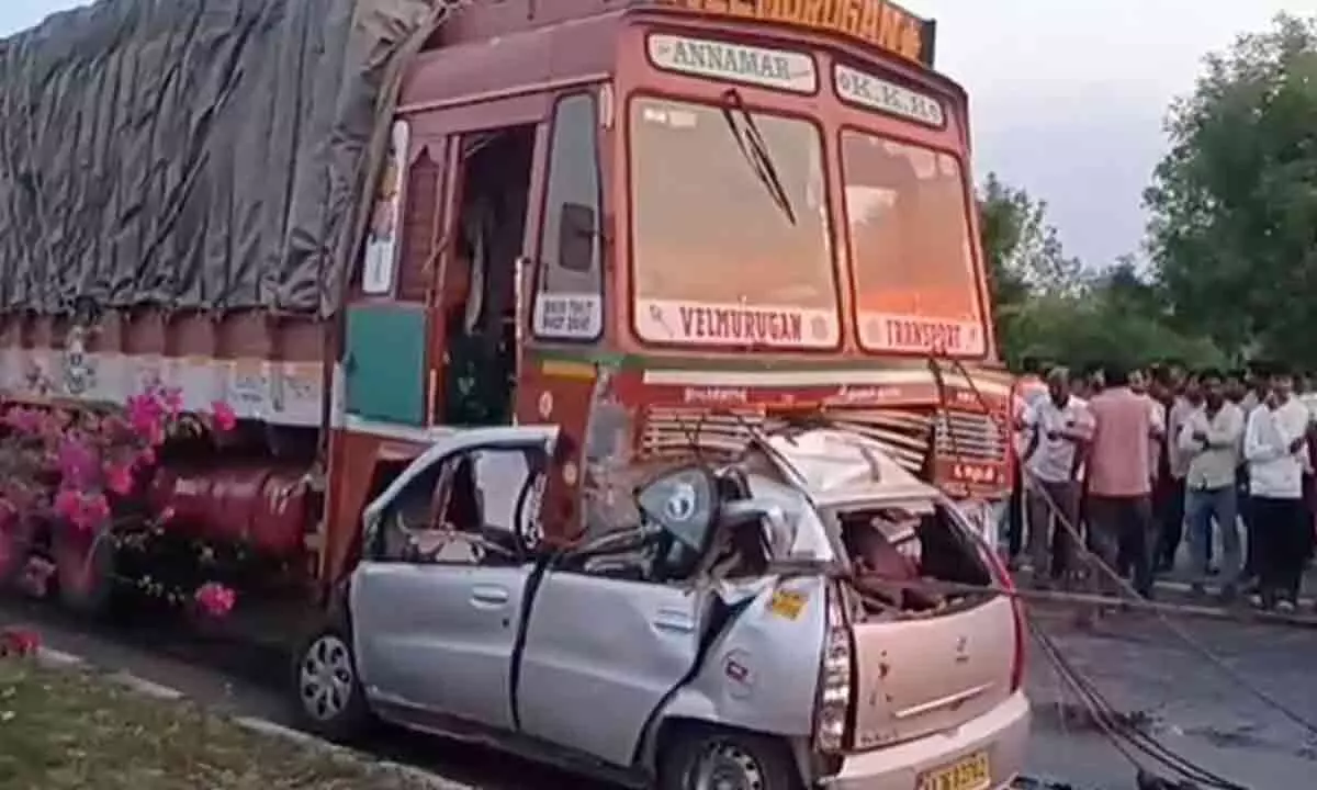 Car hits parked lorry near Kodada, six dead and one critical