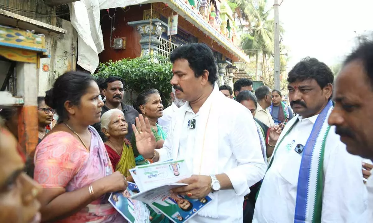 YSR Congress Party MLA candidate KK Raju campaigns in 23rd Ward Priyadarshini Colony