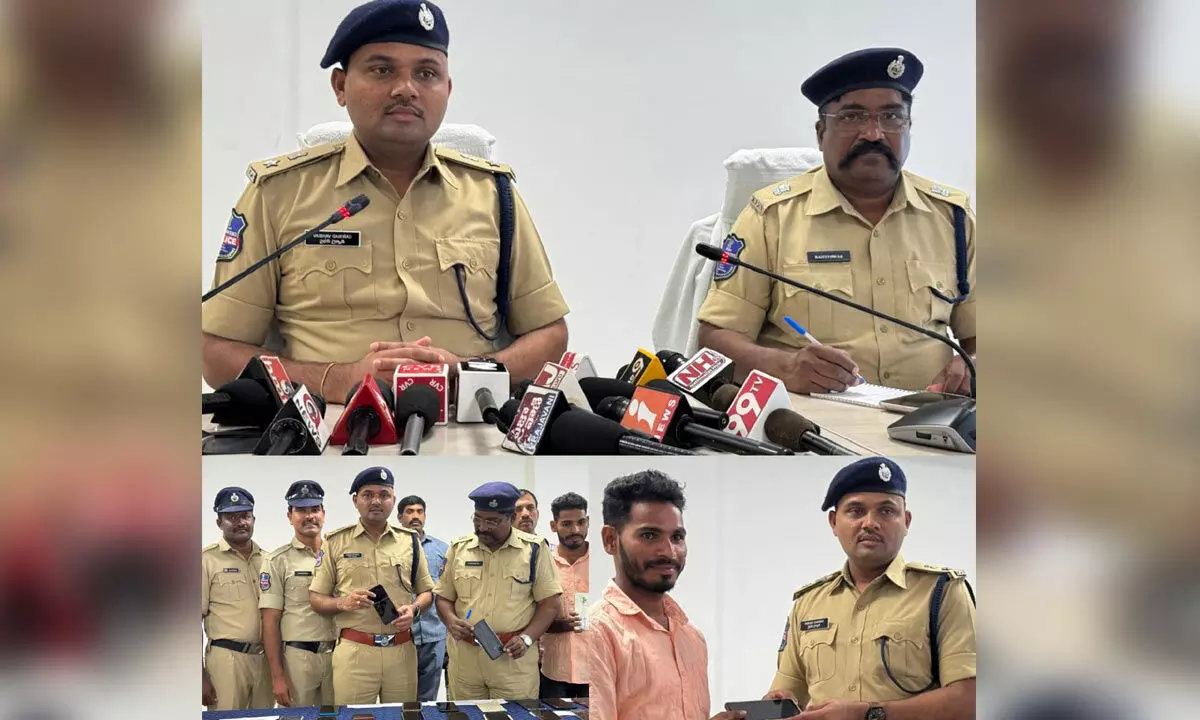 SP Gaikwad Vaibhav Raghunath returned the lost cell phone to the 52 victims