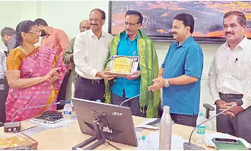 Dr Srinivas gets best veterinary surgeon award