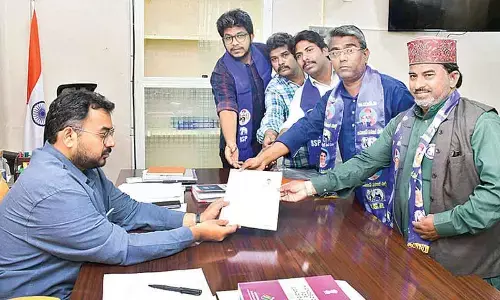 BSP leader Arun Kumar filing nomination in Kurnool on Thursday