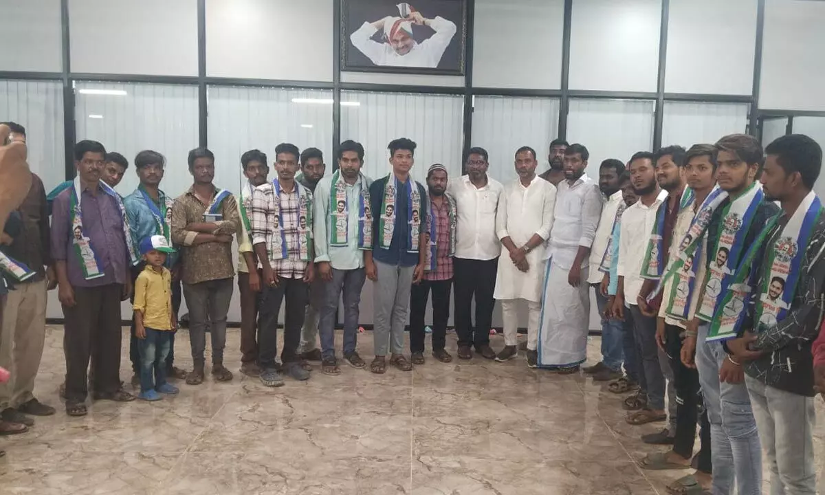 30 Youths from TDP Ward Join YSR Congress Party to Support CM Jaganannas Leadership