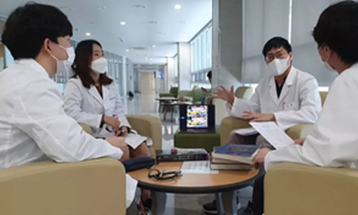 S. Korea medical crisis: New head of doctors association vows war