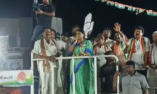 YS Sharmila Reddy Promises Development and Welfare in Eluru District