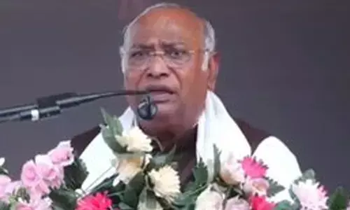 Kharge keeps suspense over Amethi, Raebareli