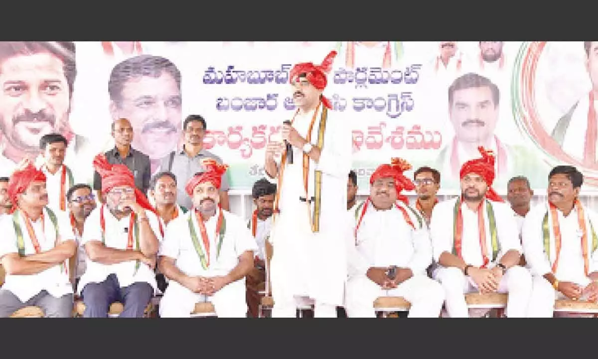 Congress MP candidate Vamshi Chand Reddy addressing tribal community leaders in  Mahabubnagar on Sunday