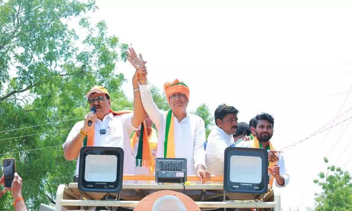 BJP leader Ponguleti Sudhakar Reddy speaking at a road show at Thirumalayapalem on Sunday in Khammam district.