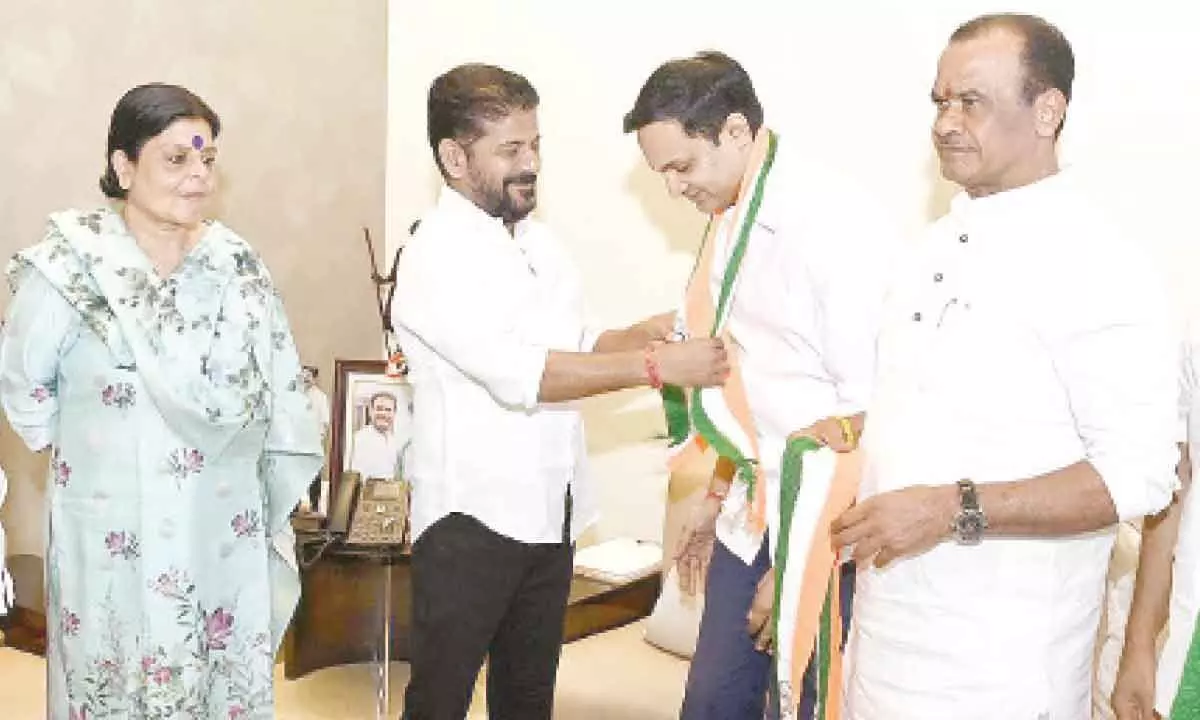 Jolts to BRS continue as Gutha Amith Reddy joins Congress