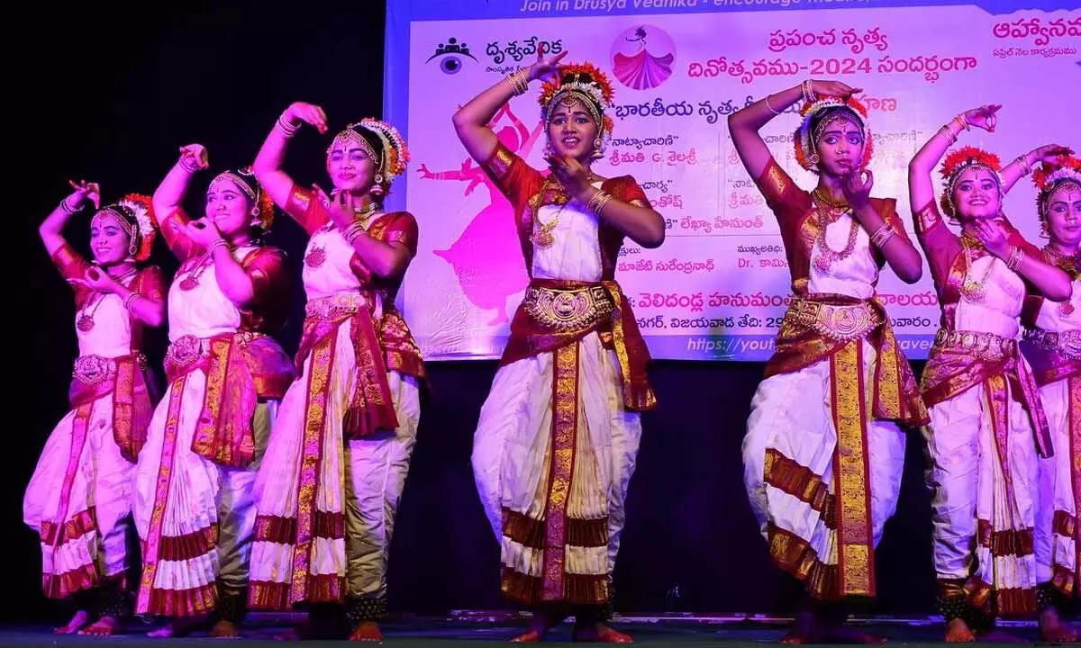 Photo caption: Students performing on the occasion of ‘World Dance Day’ at Hanumantharaya Grandhalayam in Vijayawada 				     (Photo Ch Venkata Mastan)