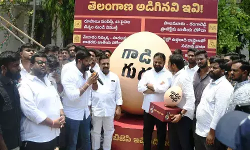 Cong holds unique demonstration against BJP with ‘gadidi guddu’