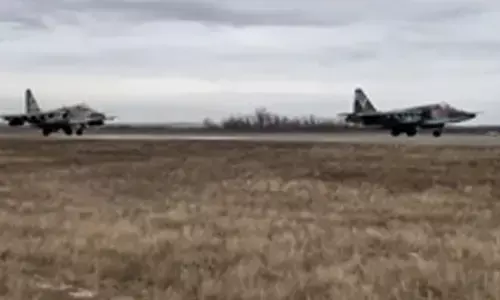 Two dead, eight injured after Russian air strikes on Ukraine