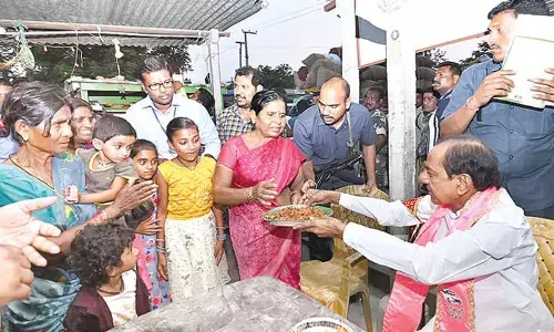 KCR’s impromptu ‘chai pe charcha’