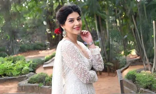 Mehreen Pirzada announces pregnancy, chooses IVF for single motherhood