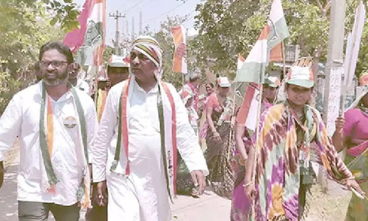 Santhanuthalapadu: YSRCP, TDP puppets in hands of BJP says Vijesh Raj