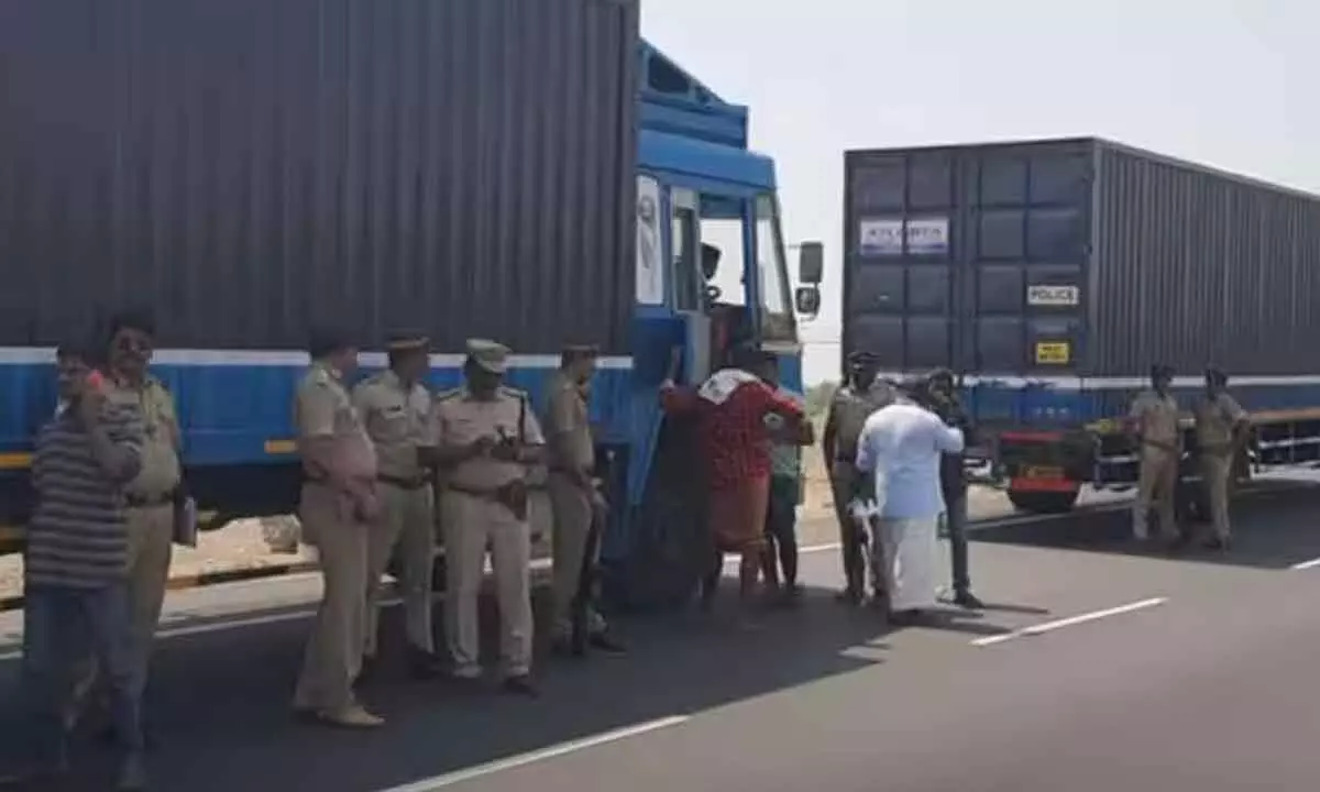 Containers with Rs 2,000 cr sends police into tizzy