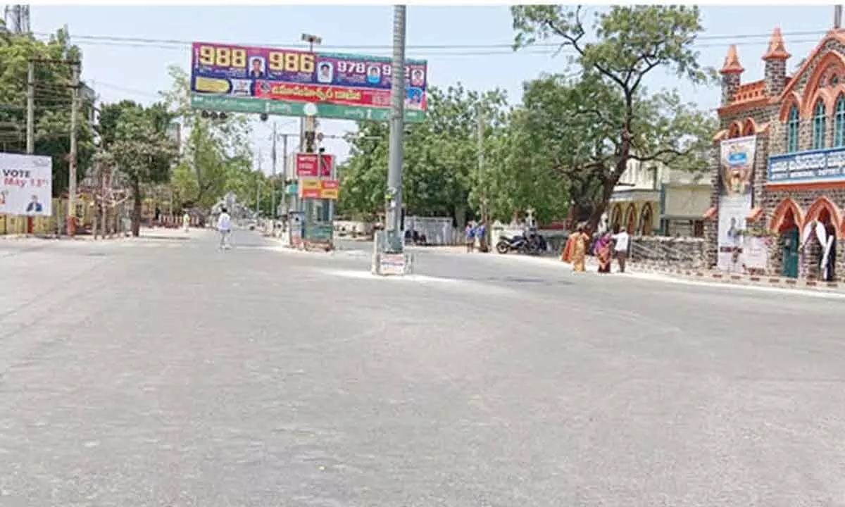 Busy Church Centre in Ongole town wearing a deserted look due to heat wave on Thursday Photo Ajay Babu Gera