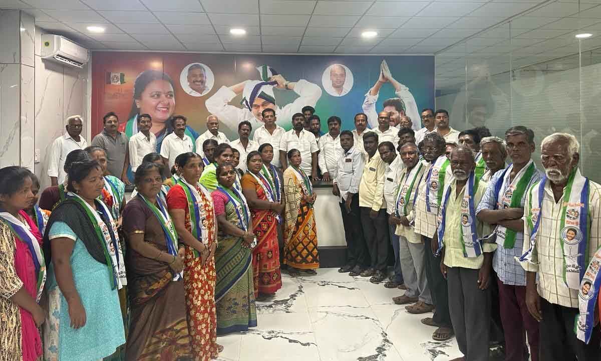 100 TDP Leaders From Ward 27 Ambedkar Nagar Join YSRCP Party