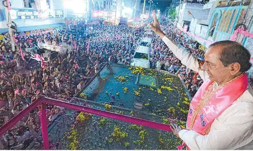 KCR to resume bus yatra today at Ramagundam