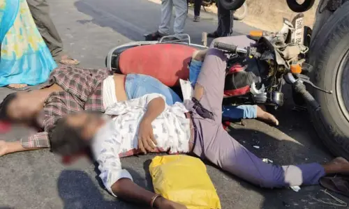 Two killed after colliding with a parked lorry