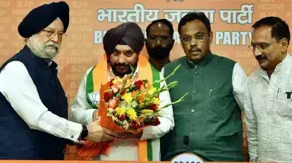 Delhi Congress Leader Arvinder Singh Lovely Joins BJP Alongside Rebel Leaders