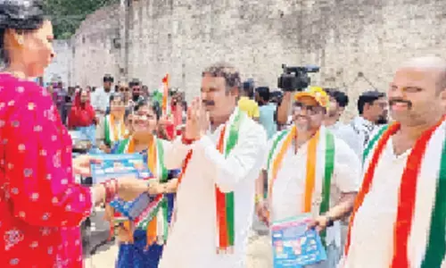 Hyderabad: Pressure mounts on candidates to make road curbs row,merger main poll planks