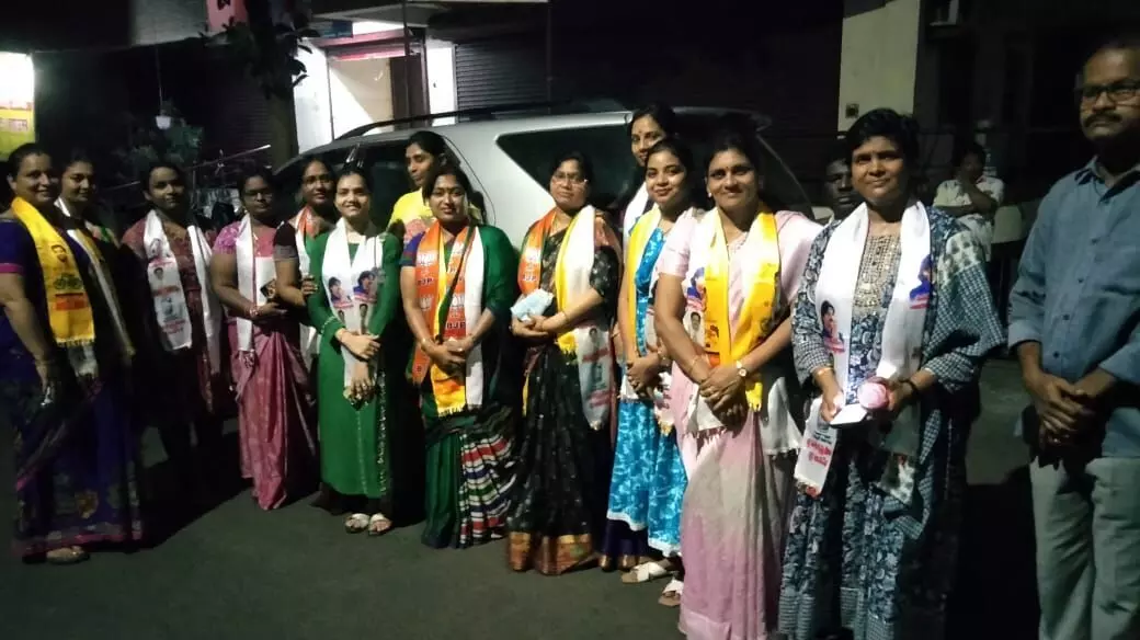 NDA  MLA Candidates Wife Campaigns in Visakha South Constituency