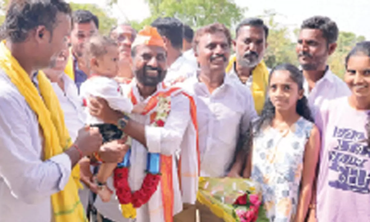 BJP candidate  for Dharmavaram Assembly constituency Y Satya Kumar interacts with people of Kattevarikottala Palle in Dharmavaram rural mandal as part of election campaign on Monday