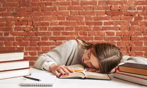 Sleep loss most prevalent among popular teenagers in school: Study