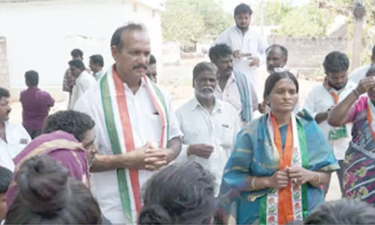 Congress party MP and MLA candidates Eda Sudhakar Reddy and Budala Ajitha Rao campaigning in Yerragondapalem constituency on Monday