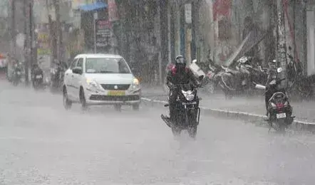 Heavy rain lashes Hyderabad and other districts in Telangana