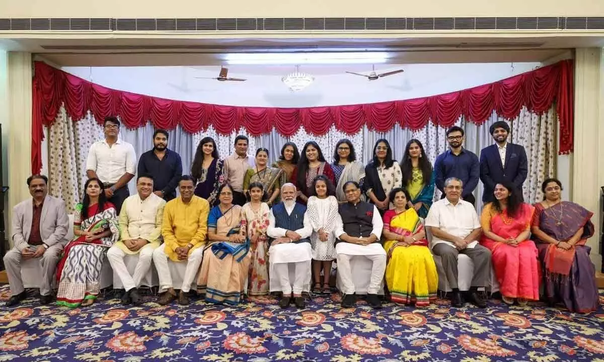 PM Modi meets family members of PV at Rajbhavan