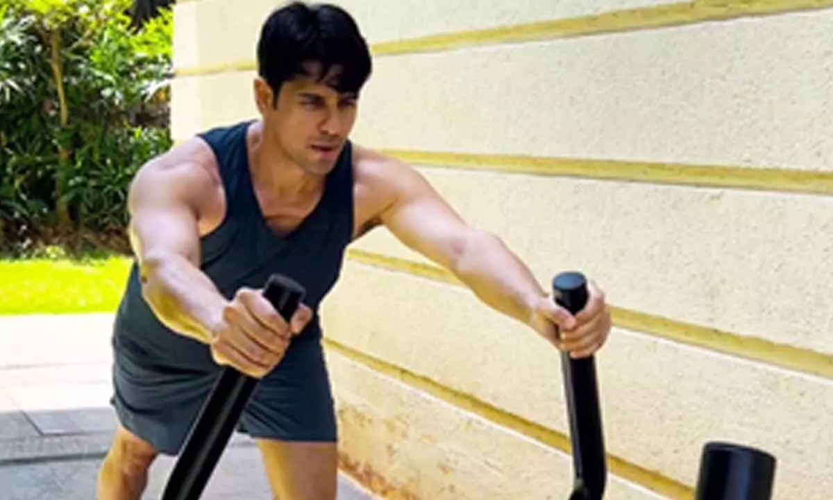 Sidharth Malhotra sweats it out in the sun; fans say old Siddy is back